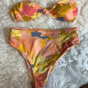 Floral bikini from billabong great condition barely worn